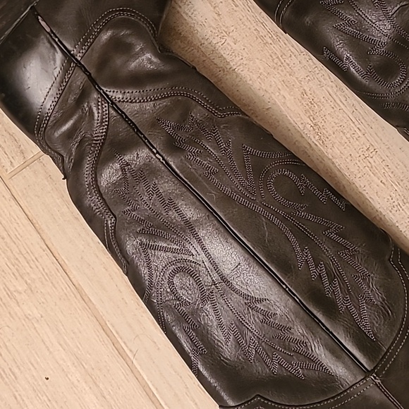 Ariat Over The Knee Boots in a Size 9.5 in a Taupe-Brown Color! - Picture 4 of 11